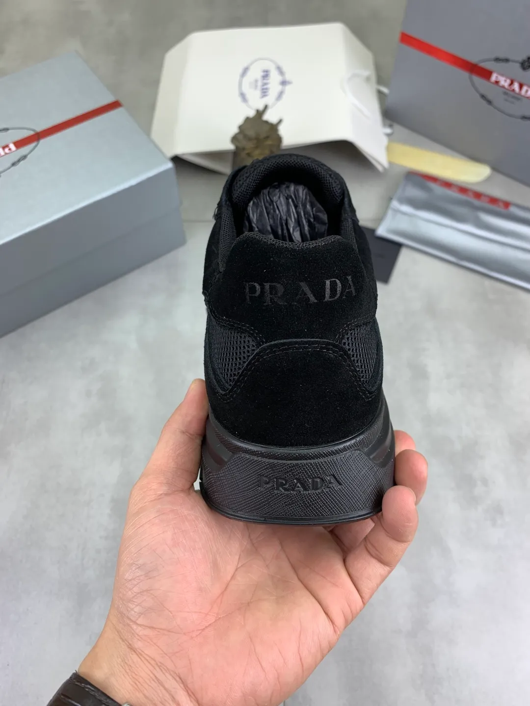 Men's shoes 💰P560💰[New style] popular models are on the official website, 🆘 Trendy brand (Prada) mainly promotes popular models, avant-garde and versatile fashion men's shoes private version mold opening, cowhide surface splicing 1:1.. Fashionable and simple, original imported cowhide lining cowhide feet; the atmosphere and personality are more fashionable, eye-catching and pursuing class. It will subvert the old idea and be a must-have for fashionistas with you! Must keep it for yourself! Tall and comfortable, large and low, high-end quality workmanship. Number of yards: 38-45 4️⃣optional.